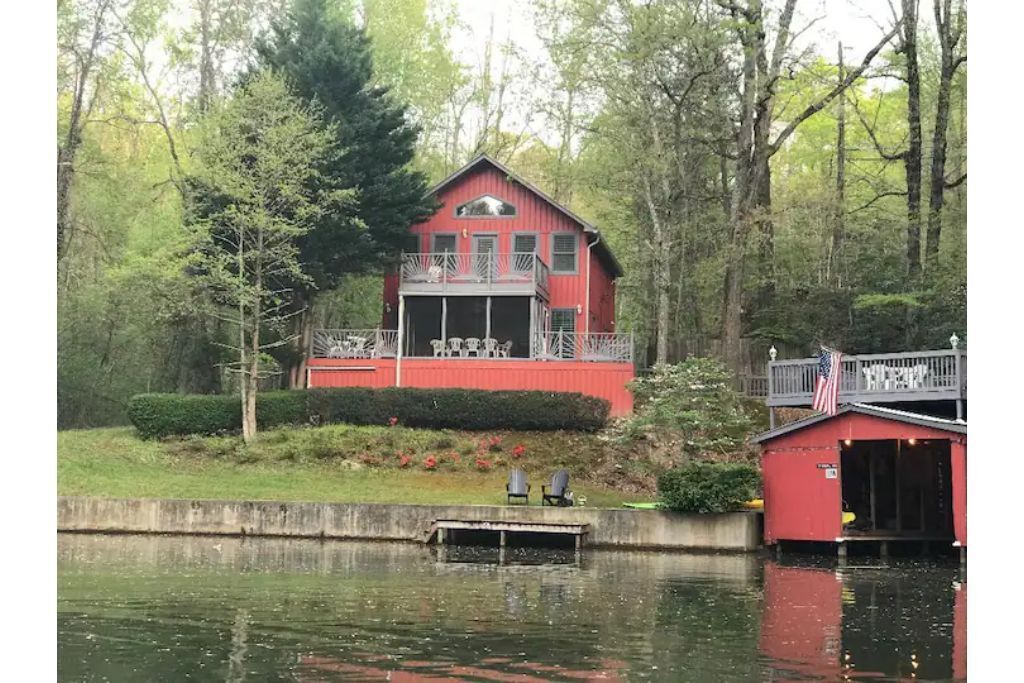 Beautiful Two Story Home in Lake Lure on Lakefront