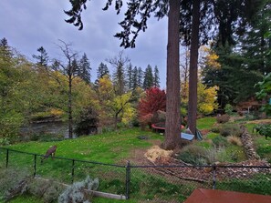 Property grounds - Riverside Home With a Rustic Charm (Washougal)