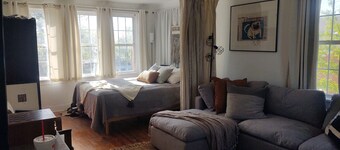 Oma's House on Orange  (Pet Friendly)