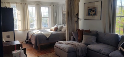 Oma's House on Orange  (Pet Friendly)