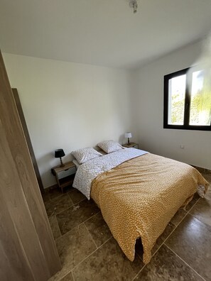 3 chambres, fer et planche à repasser, Wi-Fi gratuit, draps fournis