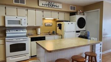 Coffee/tea maker, fridge, microwave, oven