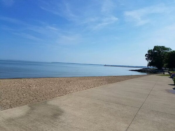 Beach nearby - Lakeside Retreat- Lake Erie (Port Clinton)