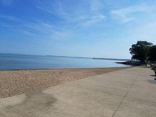 Lakeside Retreat- Lake Erie