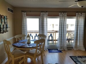 Dining - Lakeside Retreat- Lake Erie (Port Clinton)