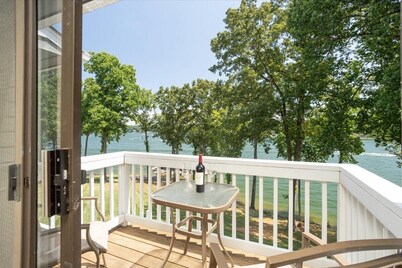 Renovated in 2024 3 Levels Lakefront Townhouse in the heart of SML.