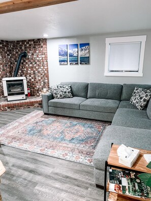 TV connectée, cheminée, lecteur de DVD