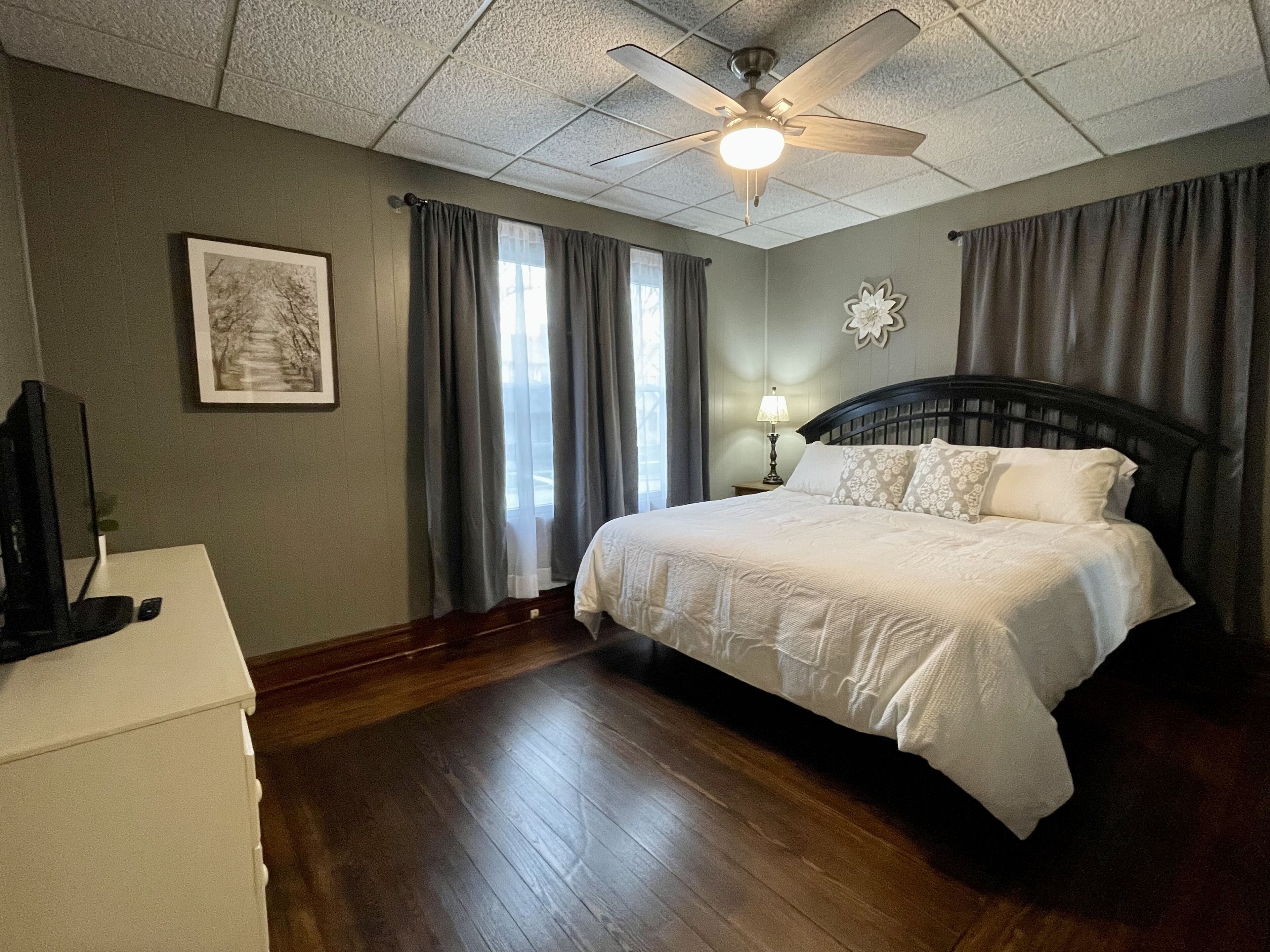 6 soverom, strykejern/-brett, wi-fi (inkludert) og sengetøy