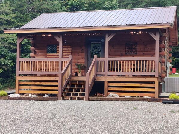 Exterior - Bennett Lake Tiny Cabin (Whitwell)