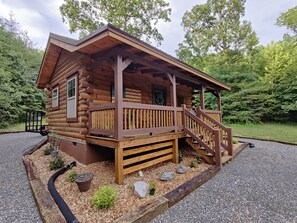 Exterior - Bennett Lake Tiny Cabin (Whitwell)