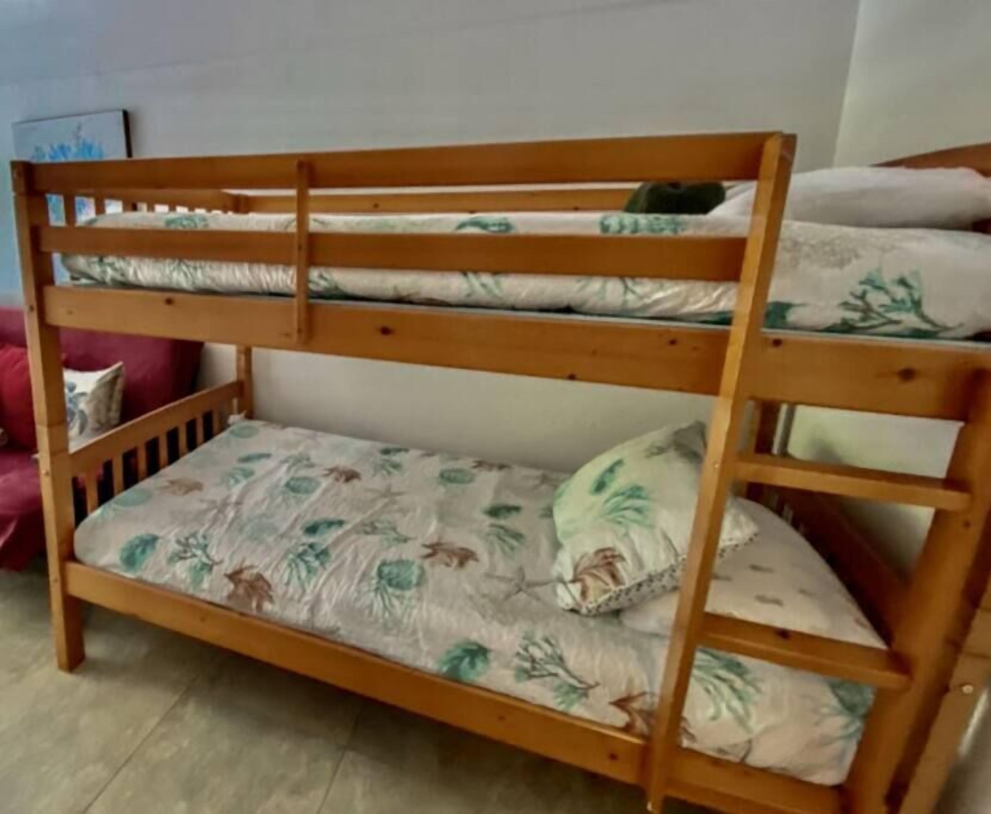 5 bedrooms, travel crib, WiFi, bed sheets