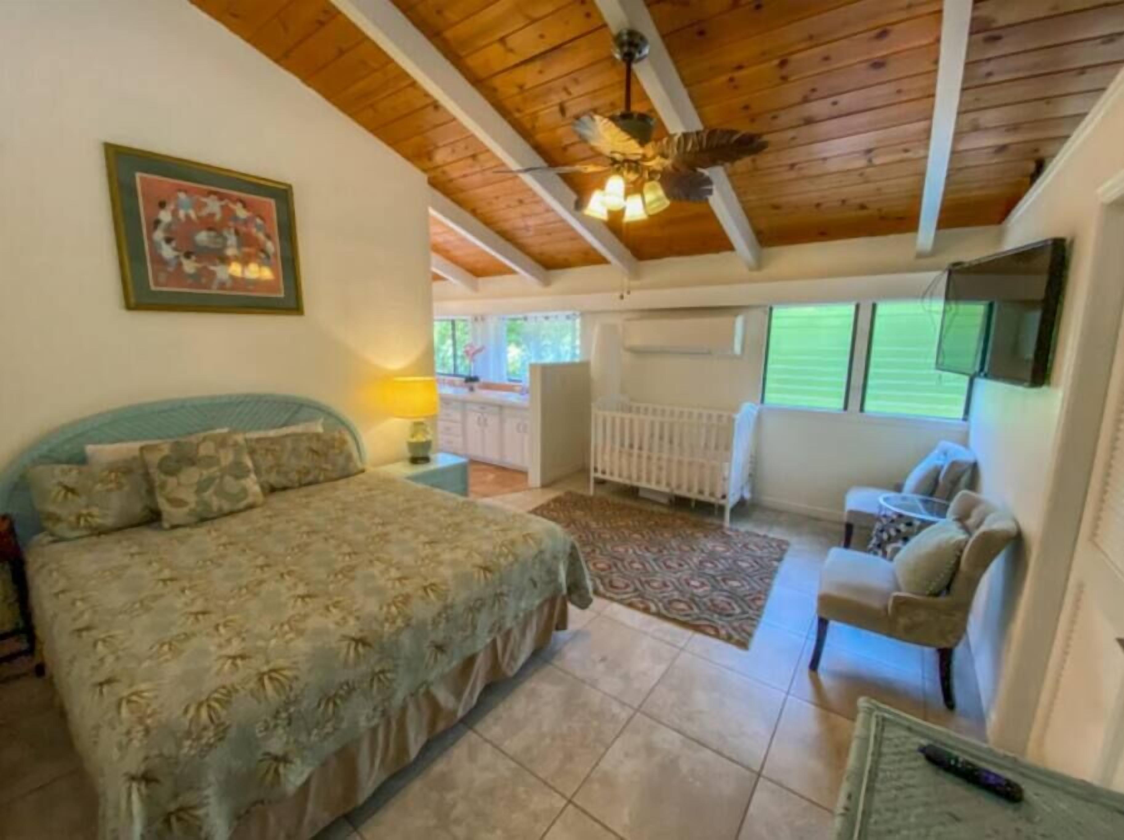 5 bedrooms, travel crib, WiFi, bed sheets