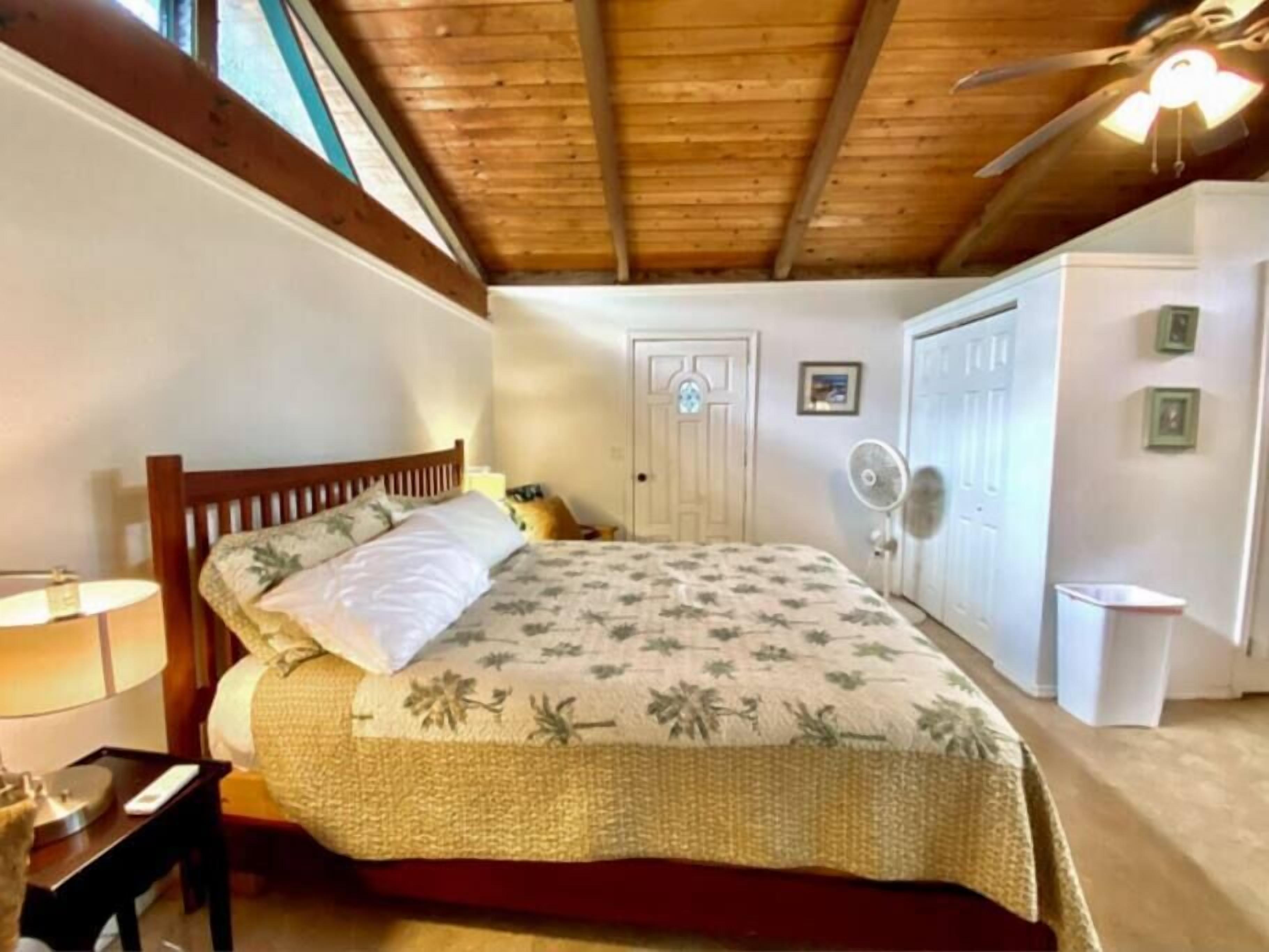 5 bedrooms, travel crib, WiFi, bed sheets