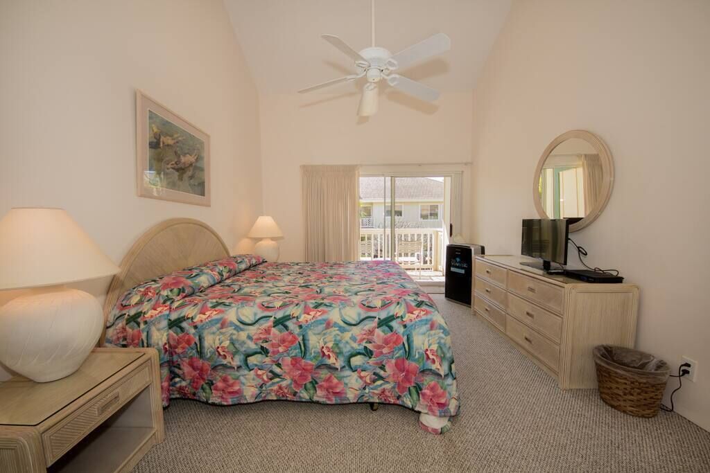 8 bedrooms, iron/ironing board, WiFi, bed sheets