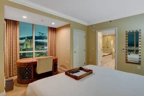 1 bedroom, desk, travel cot, free WiFi - MGM Signature 1BR 2BA Wet Republic, Top Golf & Strip Views / NO Resort Fee (Las Vegas)