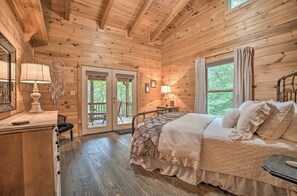 3 bedrooms, iron/ironing board, WiFi, bed sheets - Beautiful 3BR/3BA Luxury Cabin in the Treetops of Blue Ridge (Blue Ridge)