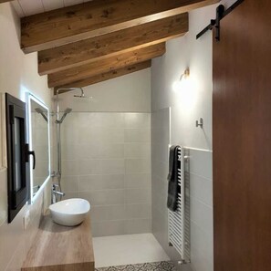 Shower, hair dryer, towels, soap - Centennial farmhouse with views of the natural area of l'Estany d'Ivars i Vila-sana!!! (Ivars d'Urgell)