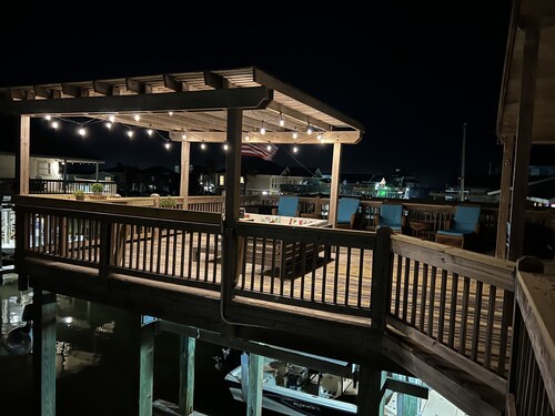 Relaxing Waterfront Canal Home in Treasure Island