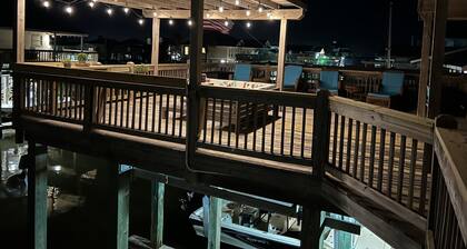 Relaxing Waterfront Canal Home in Treasure Island