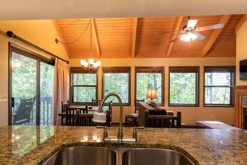Wisconsin Dells | Pool & Waterpark Access | 3BR Townhome  Sleeps 8