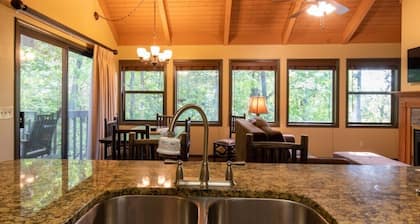Wisconsin Dells | Pool & Waterpark Access | 3BR Townhome Sleeps 8