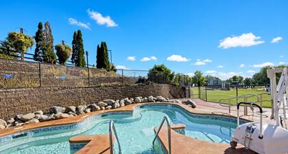 Wisconsin Dells | Pool & Waterpark Access | 3BR Townhome Sleeps 8