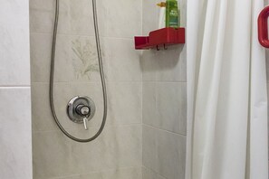 Bruser, bidet, håndklæder