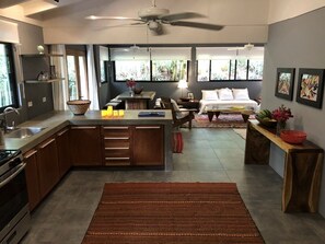 Fridge, oven, stovetop, coffee/tea maker