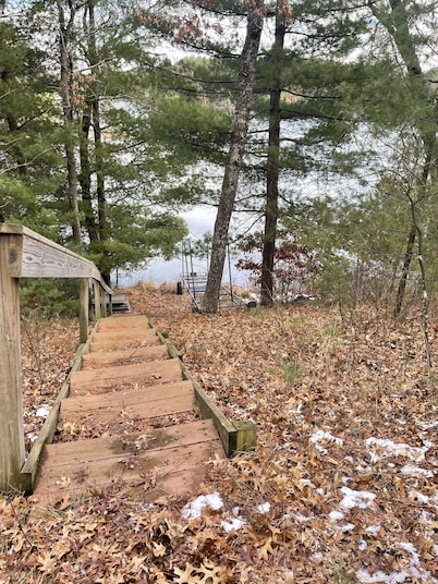 Newer, 4 bdrm 2 bathroom lake home 5 minutes from everything in Danbury Wi