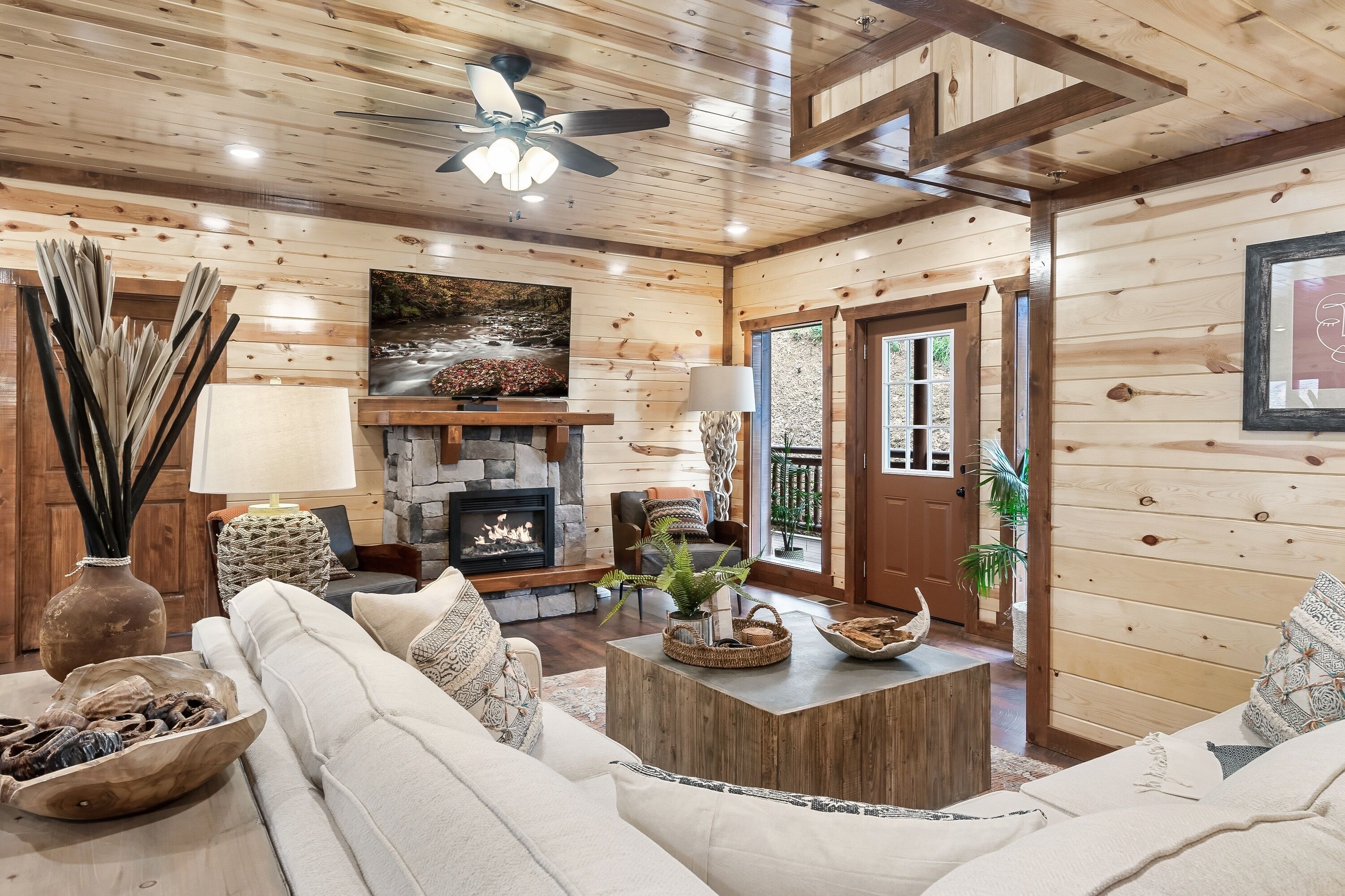 智能電視、壁爐、電子遊戲、足球機