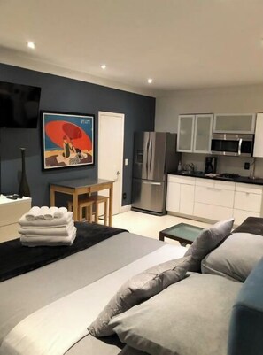 1 bedroom, free WiFi, bed sheets - Beachfront Art Deco District with Free Beach Lounges and Pool (Miami Beach)