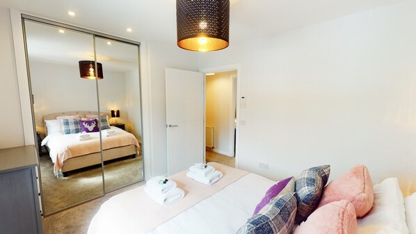 2 habitaciones, tabla de planchar con plancha y wifi gratis 