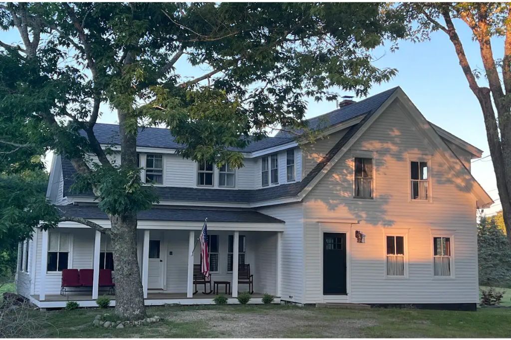 Spacious 3 bedroom farmhouse with chef's kitchen