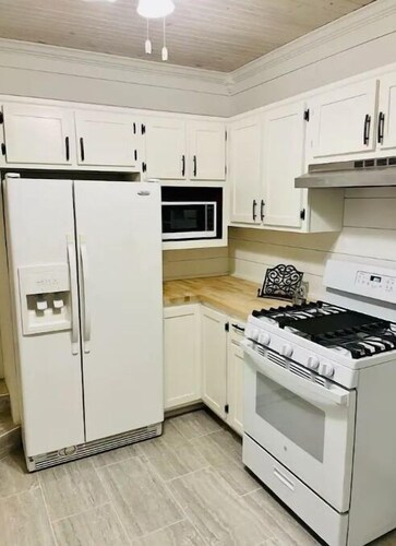 The Bluegrass Cottage, Downtown Beaver Dam, KY