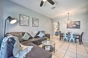 TV - Chic Resort Townhome ~ 9 Mi to Disney Parks! (Davenport)