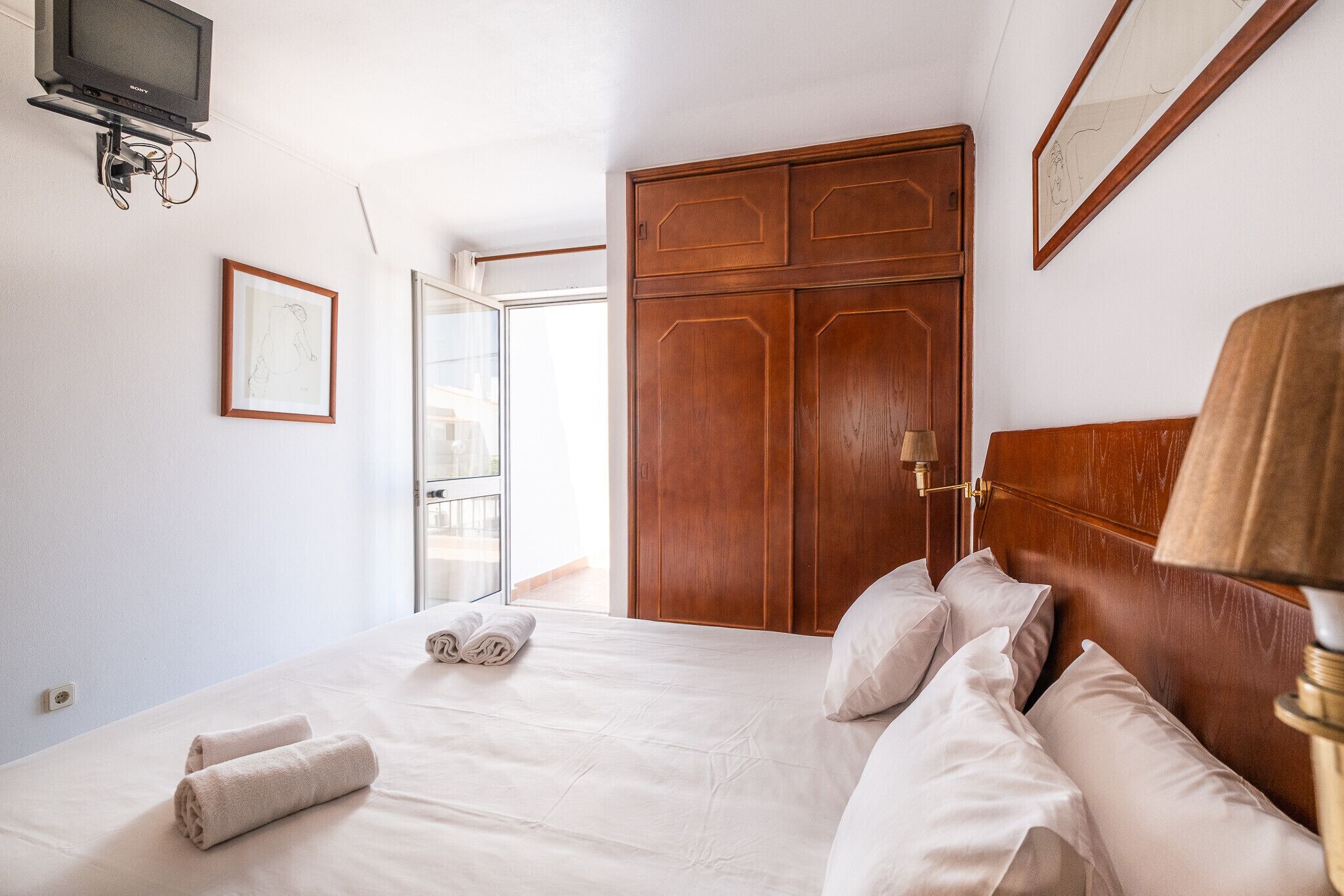 3 bedrooms, iron/ironing board, free WiFi
