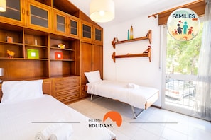 3 bedrooms, iron/ironing board, free WiFi