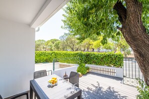 Outdoor dining - #047 Almond Tree by Home Holidays (Albufeira)