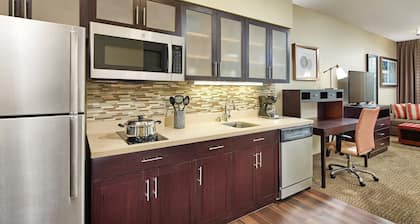 Queen Studio Suite w/ Kitchen Near Disney