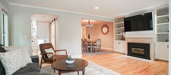 Sunlit contemporary Bellevue Home w/ a Lush Garden