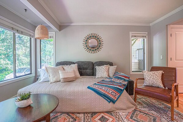 2 bedrooms, iron/ironing board, WiFi, bed sheets