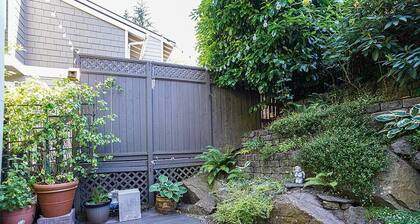 Sunlit contemporary Bellevue Home w/ a Lush Garden