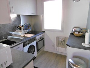 Kühlschrank, Toaster, Kochgeschirr/Geschirr/Besteck