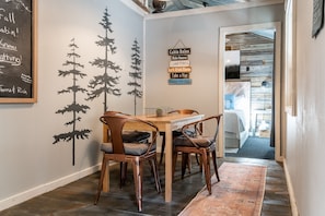 Dining - Romantic Waterfall cabin-Hot Tub-Coffee & Tea Bar-Fire Pit (Hot Springs)