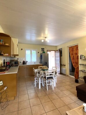 Fridge, oven, cookware/dishes/utensils