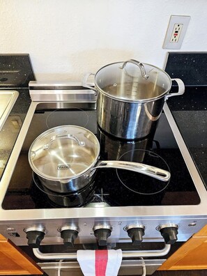 冰箱、微波炉、烤箱、炉灶