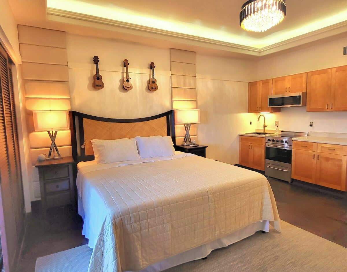 Desk, iron/ironing board, WiFi, bed sheets