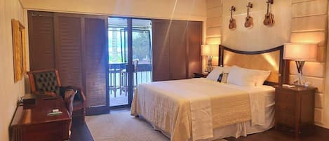 Skrivebord, strykejern/-brett, wi-fi og sengetøy