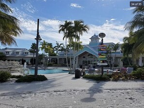 Outdoor pool, a heated pool - Beautiful newly furnished Villa in a resort community with tons of amenities (Naples)