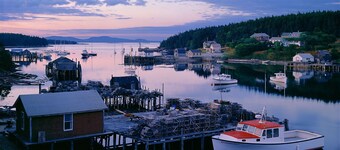 Cozy island cottage with beach access, close to great hiking trails!